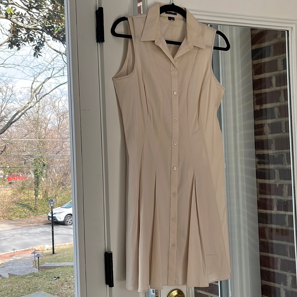 Very comfortable theory Dress in light beige color
